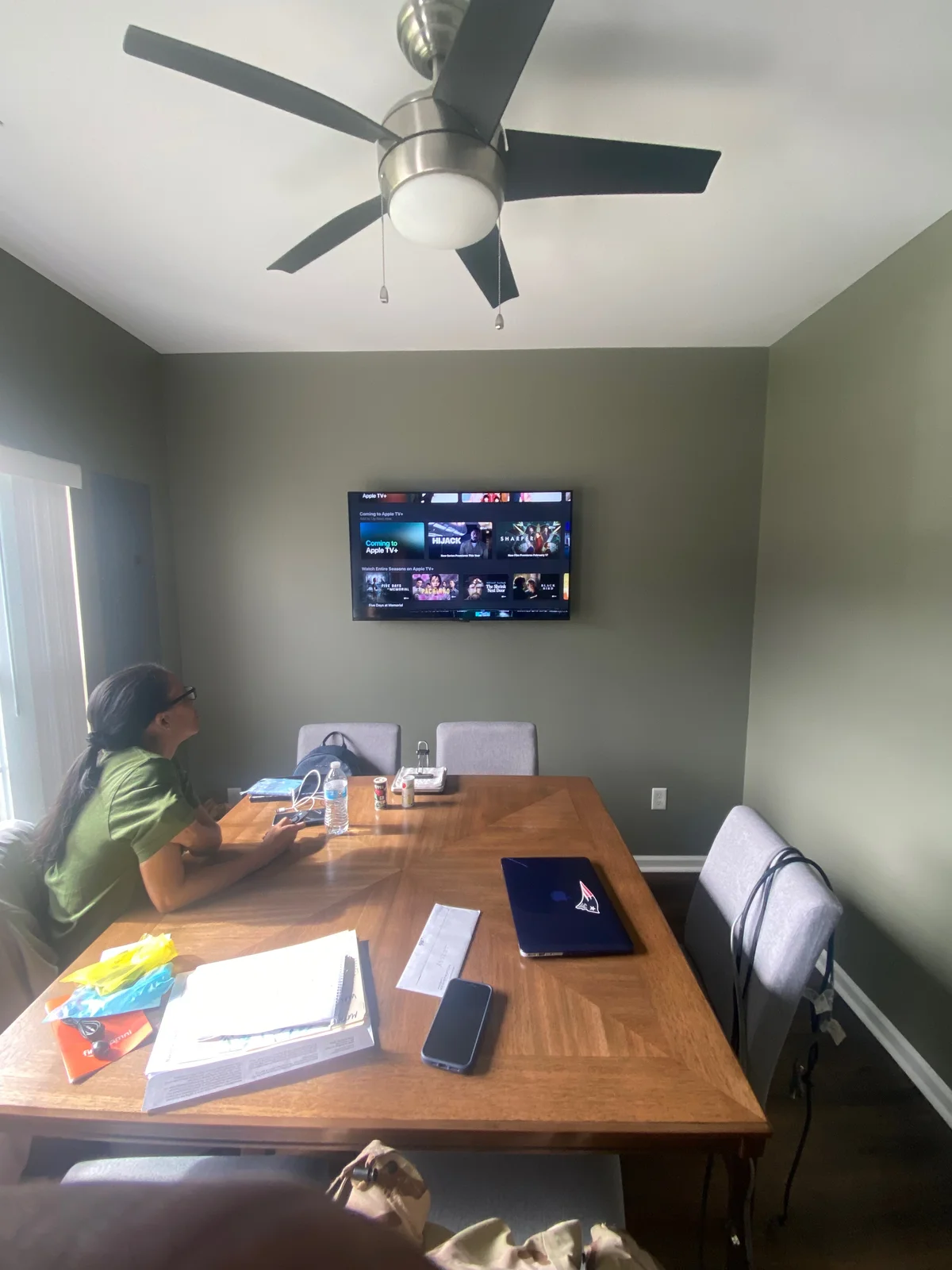 Install Savvy Savvy Clean Install with wall-mounted TV and concealed wires in Suffolk, Virginia